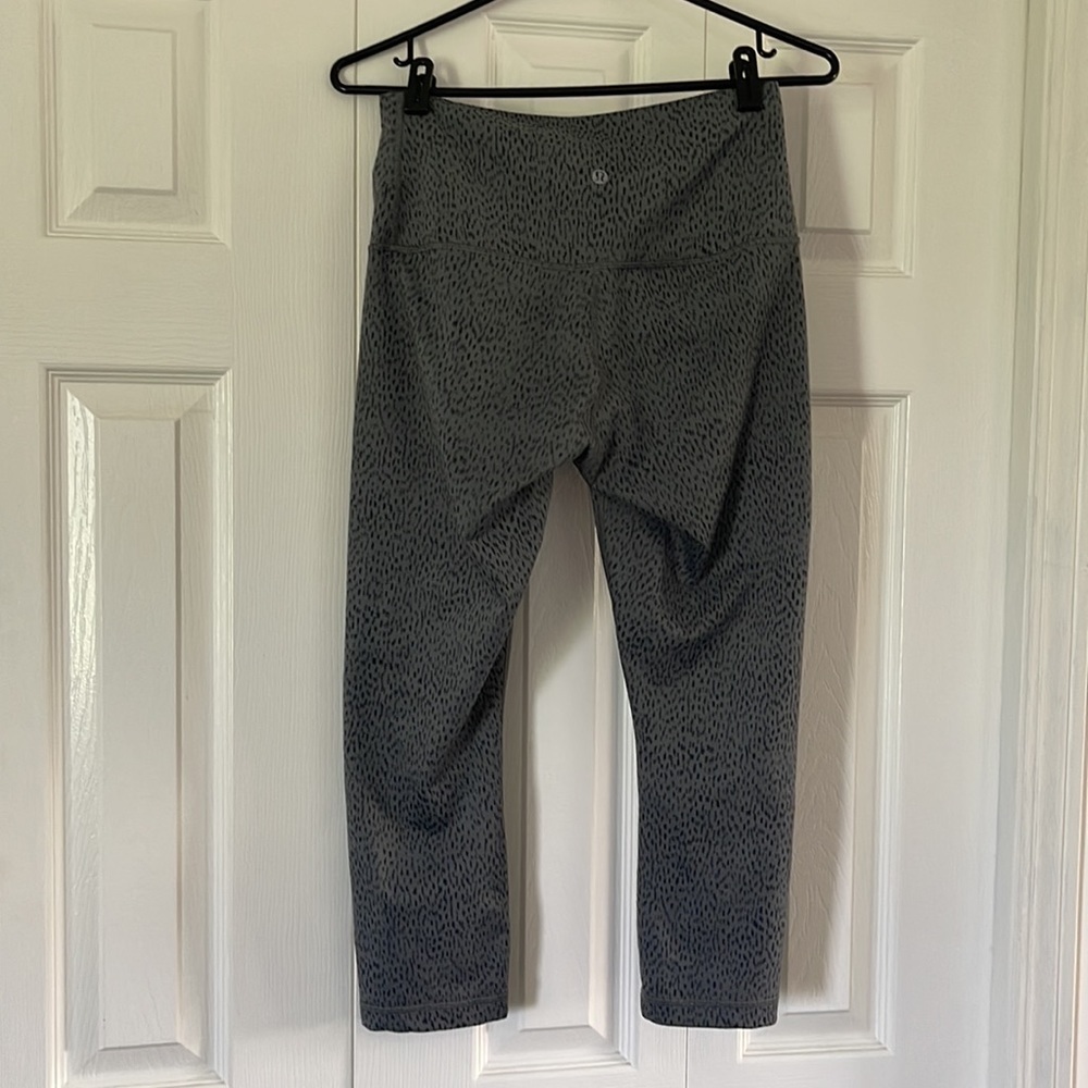 Lululemon Capris 🥰🥰 - Picture 2 of 3